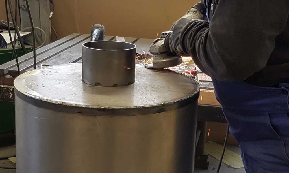 Detailfoto van de handgelaste cortenstalen constructie
