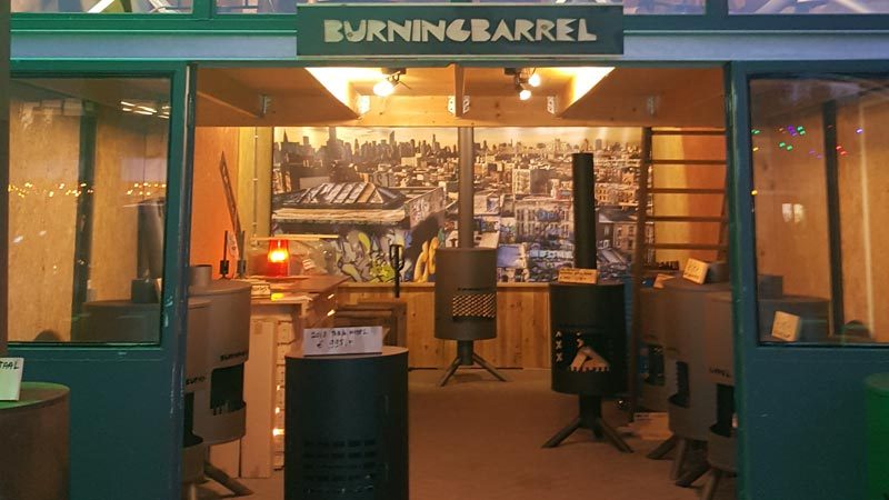 Interieur van de Burning Barrel winkel